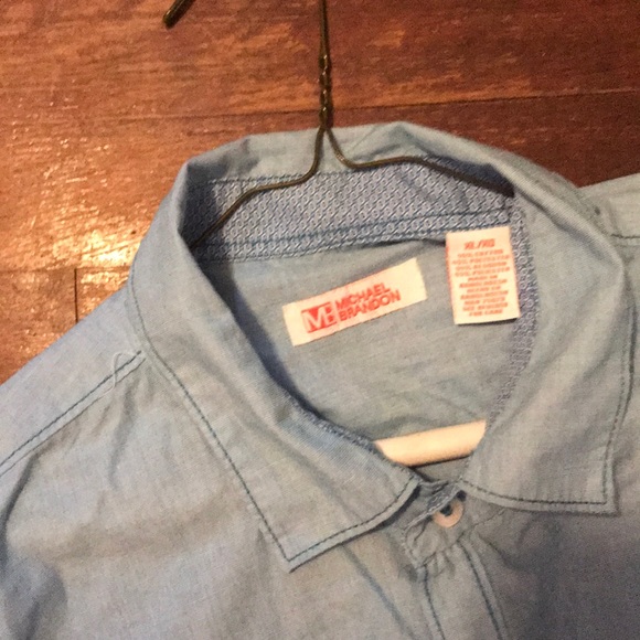 Short sleeves button down - Picture 2 of 2